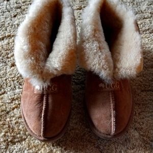 Slippers / Shoes